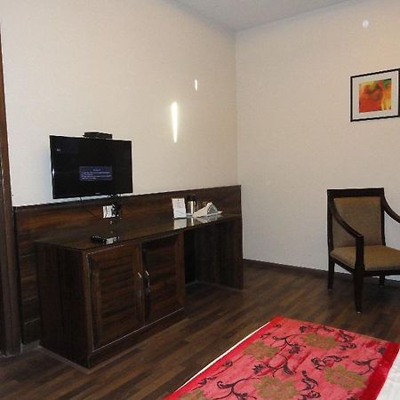 Silver Sands Hotel Chandīgarh Екстериор снимка